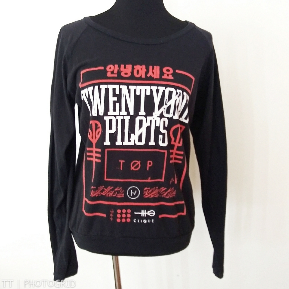 Twenty One Pilots long sleeve graffic tee